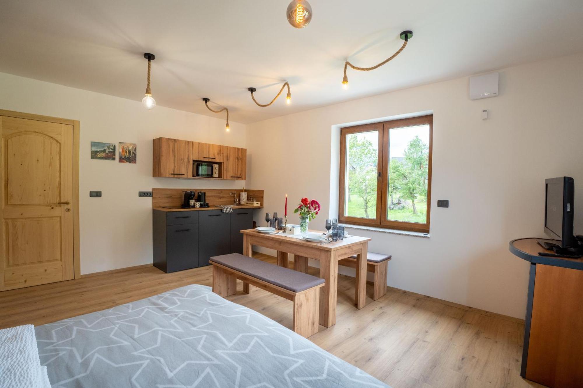 Aparthotel Hom At Vintgar Zgornje Gorje Δωμάτιο φωτογραφία